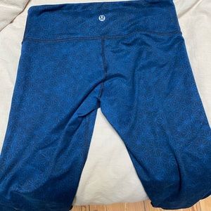 Lululemon size 6 cropped leggings